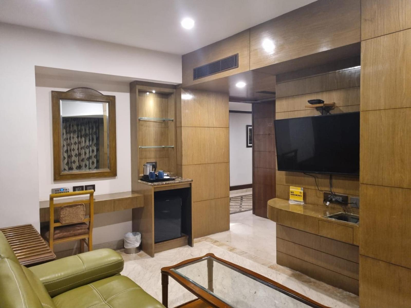 Hotel Benzz Park Chennai Exterior photo