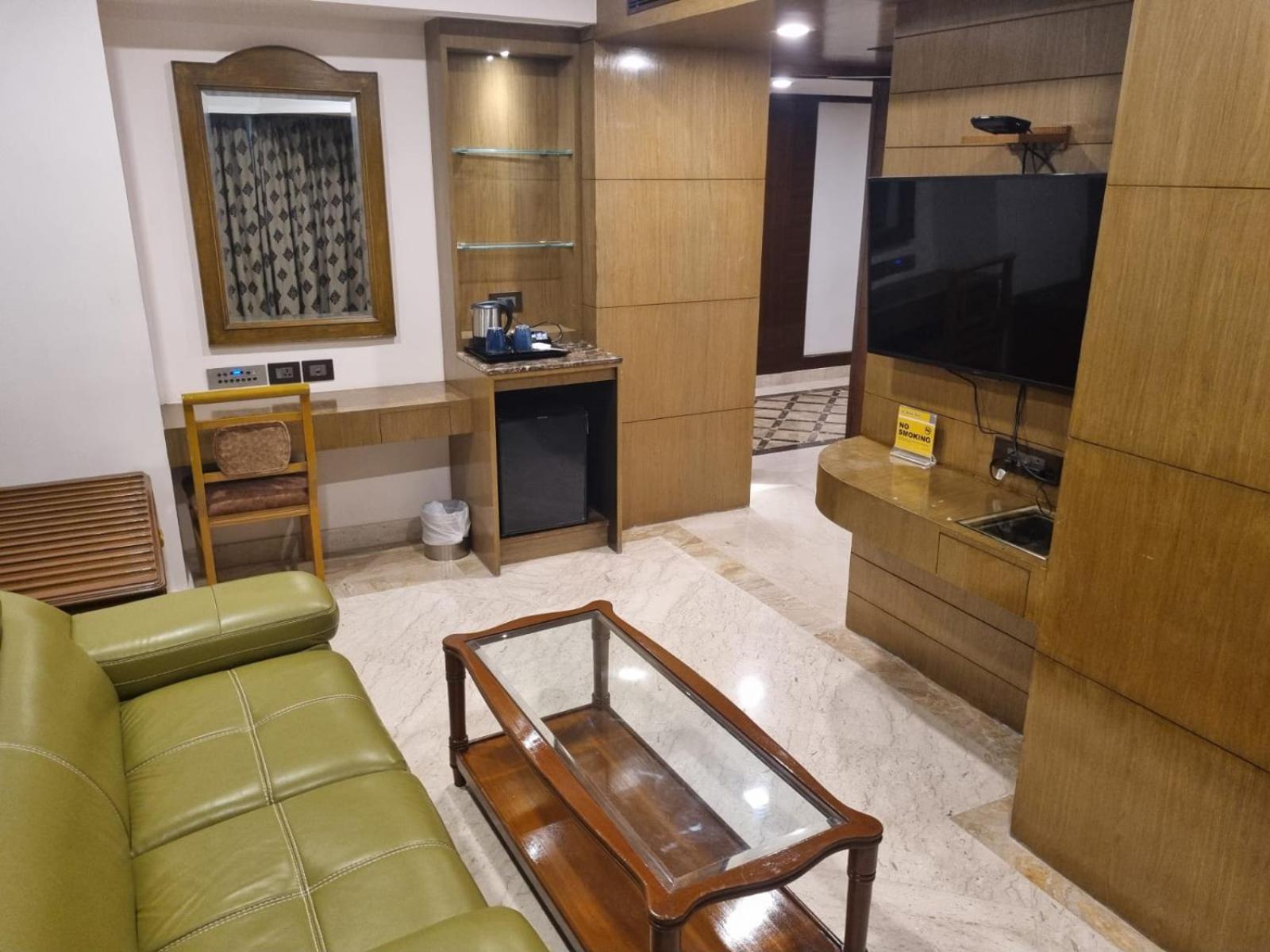 Hotel Benzz Park Chennai Exterior photo
