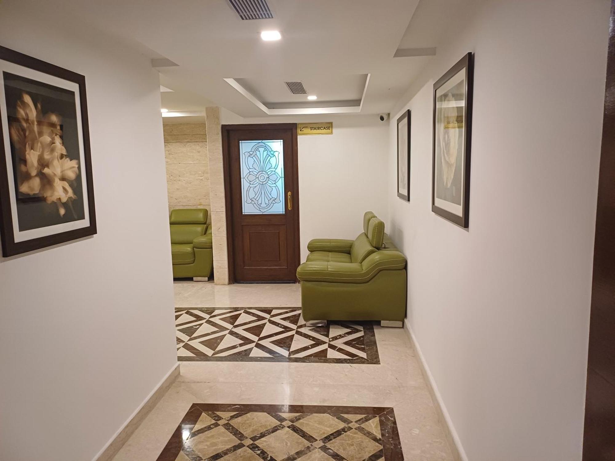 Hotel Benzz Park Chennai Exterior photo