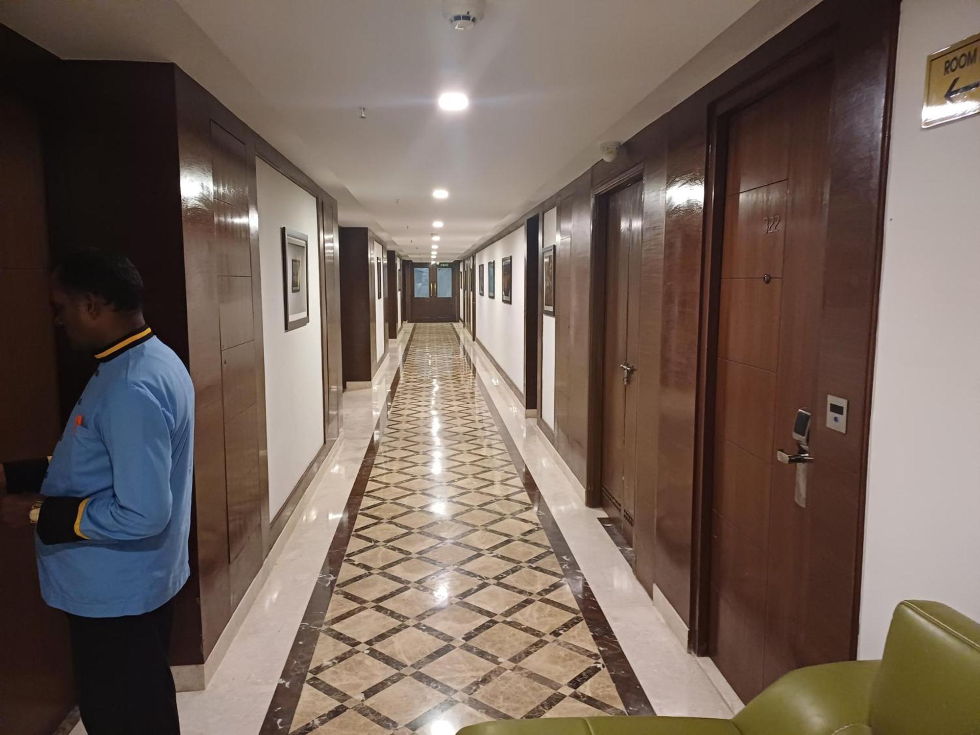 Hotel Benzz Park Chennai Exterior photo
