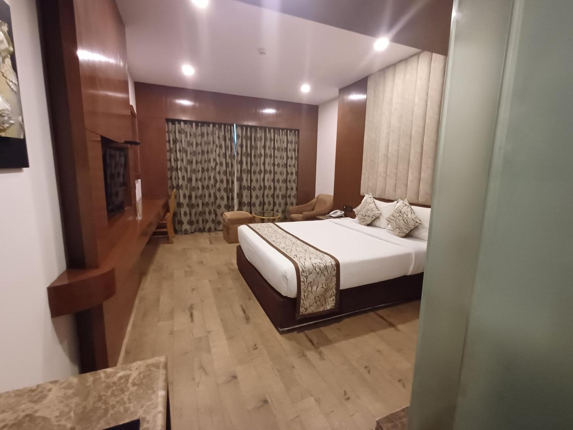 Hotel Benzz Park Chennai Exterior photo