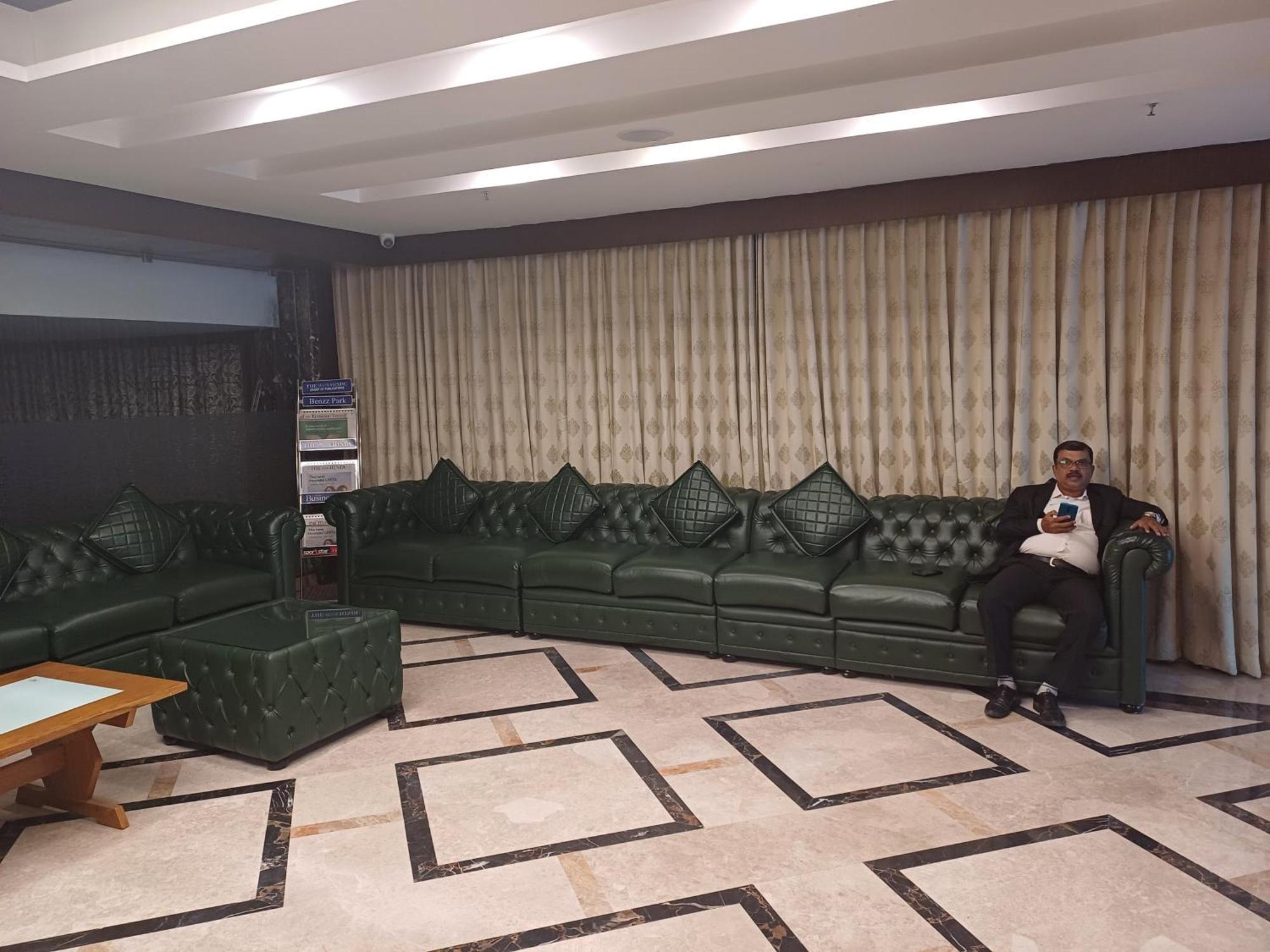 Hotel Benzz Park Chennai Exterior photo
