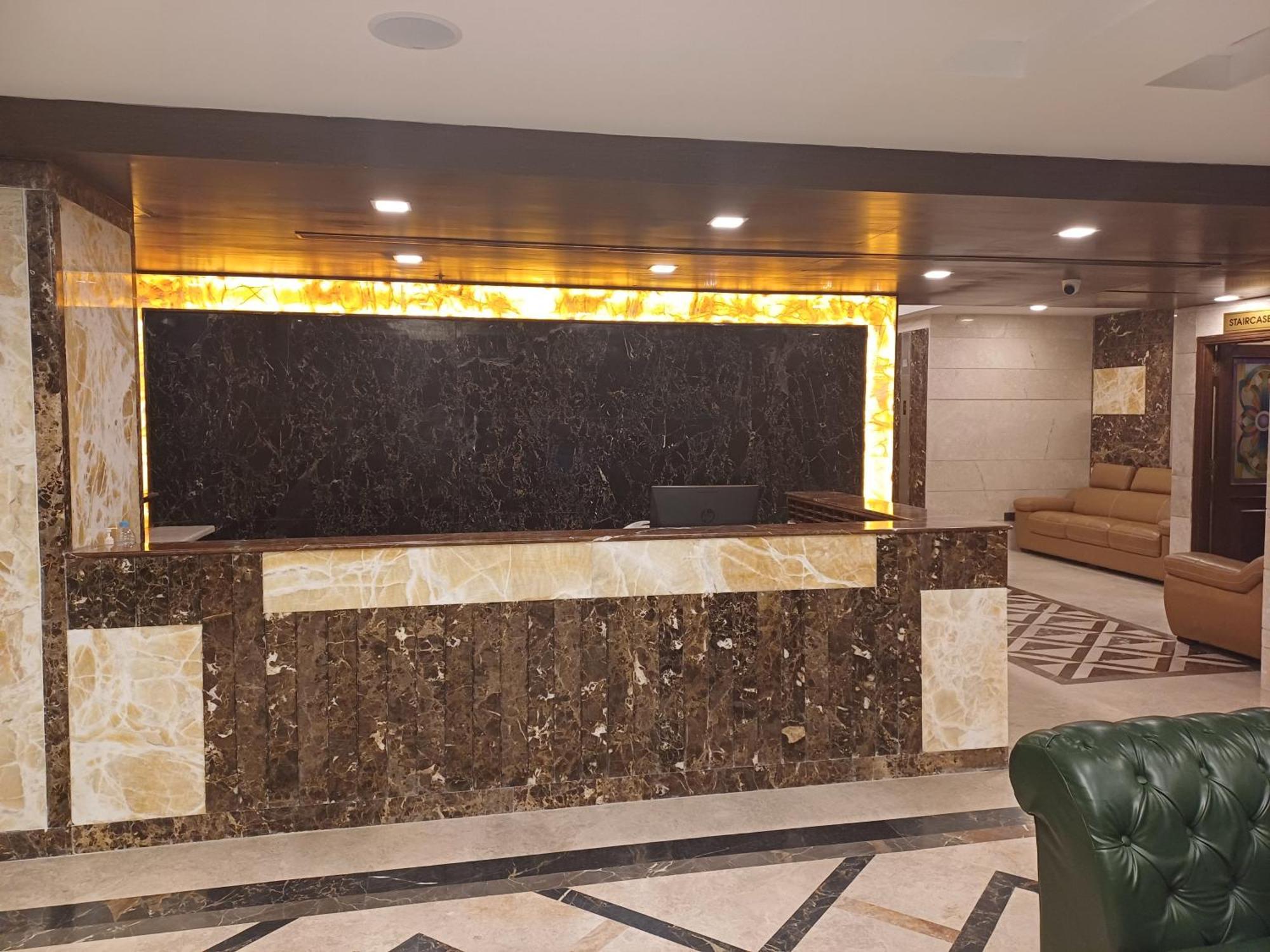 Hotel Benzz Park Chennai Exterior photo