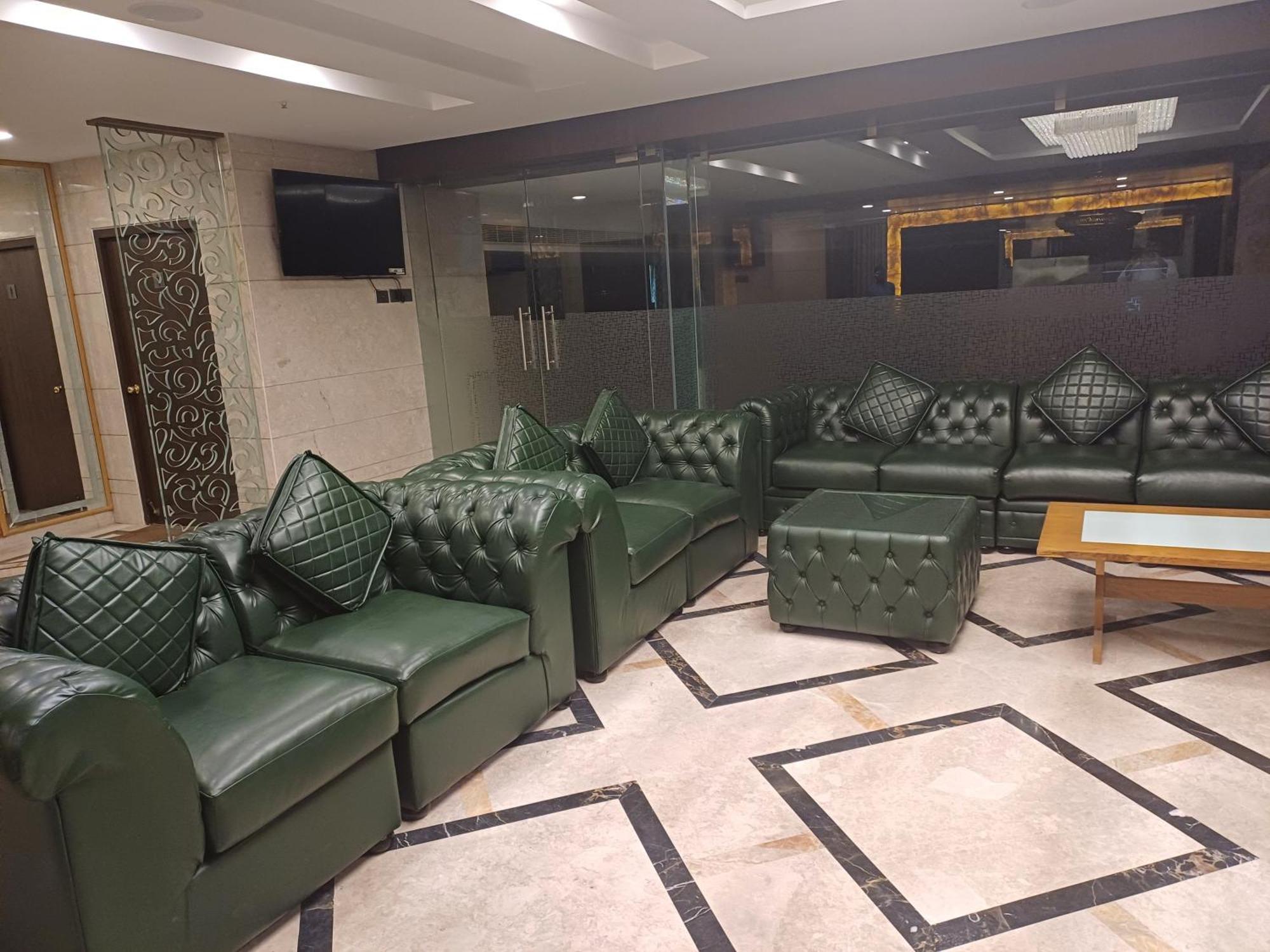 Hotel Benzz Park Chennai Exterior photo
