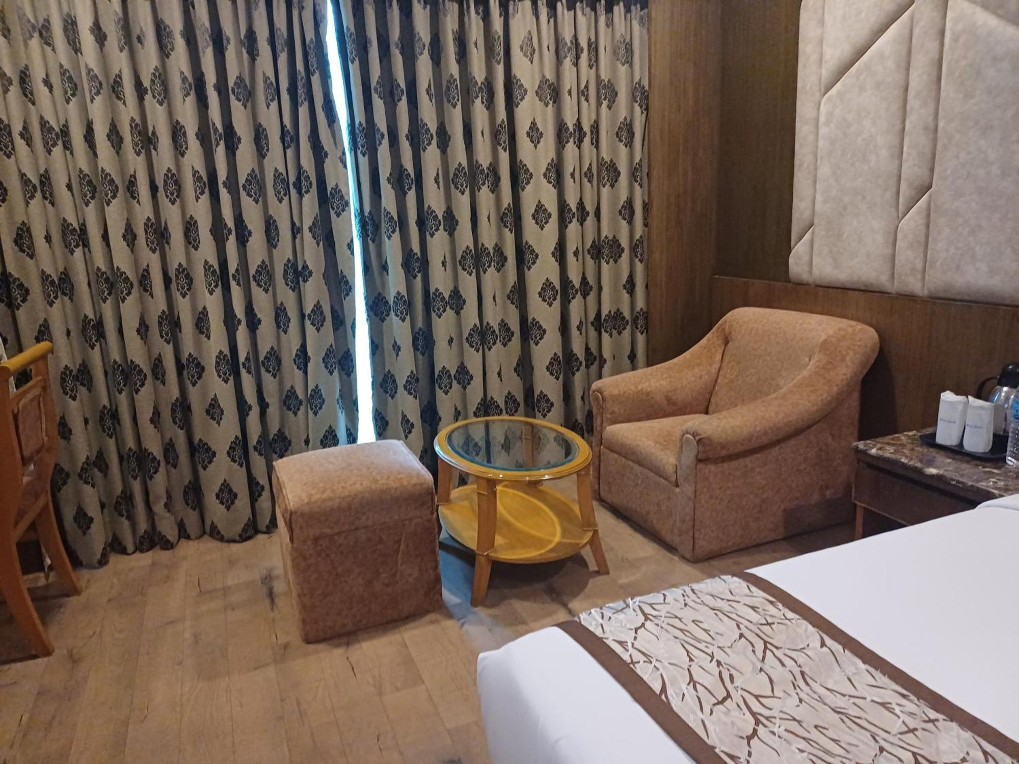 Hotel Benzz Park Chennai Exterior photo