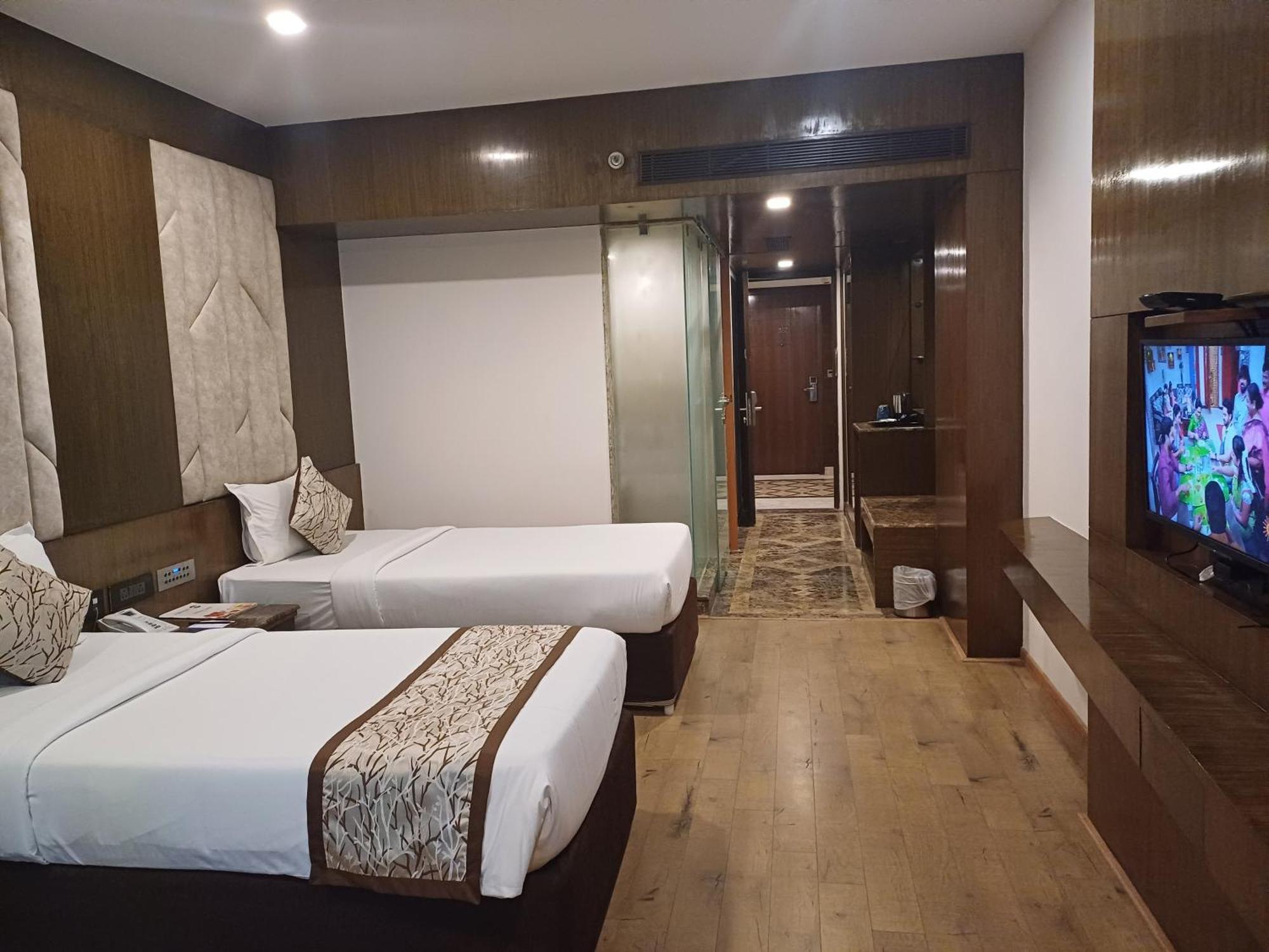 Hotel Benzz Park Chennai Exterior photo