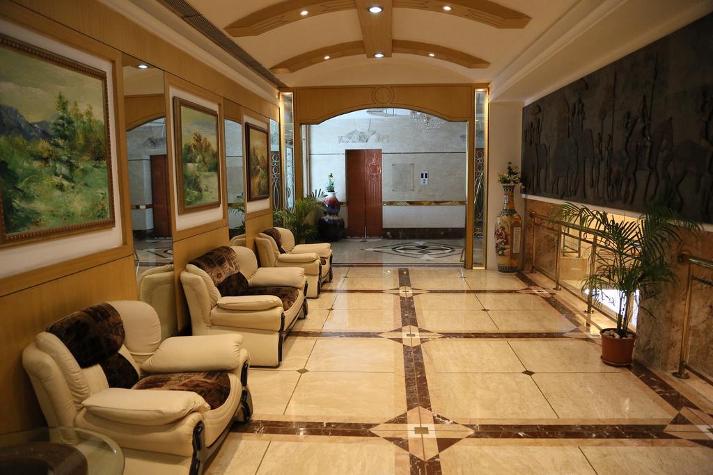 Hotel Benzz Park Chennai Exterior photo