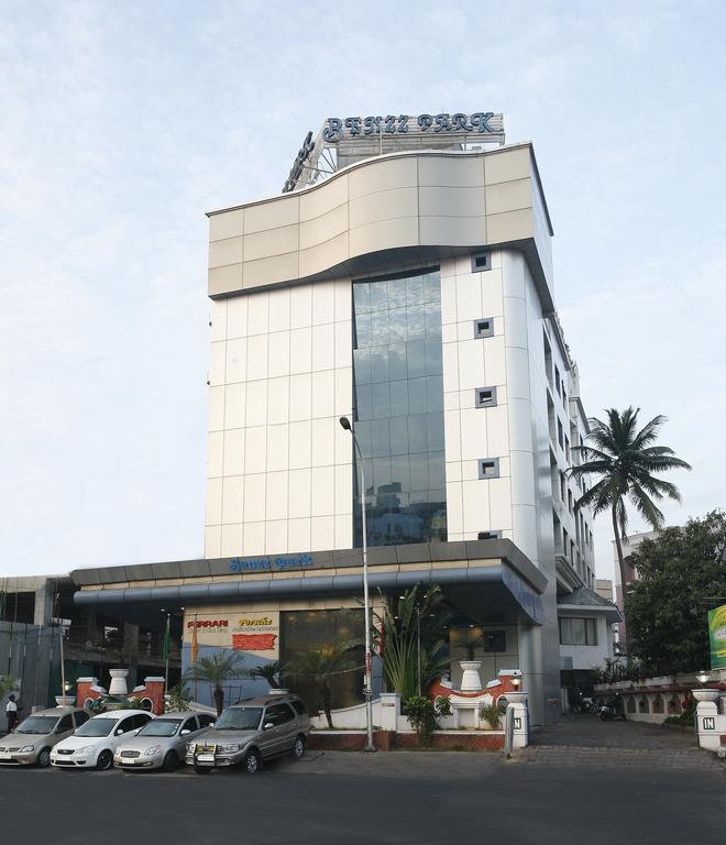 Hotel Benzz Park Chennai Exterior photo