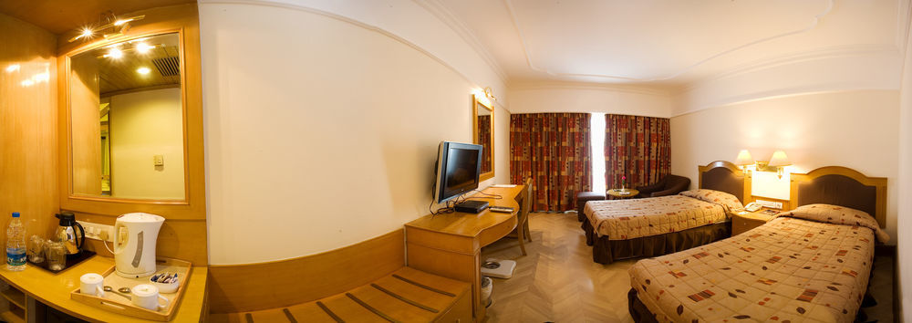 Hotel Benzz Park Chennai Exterior photo